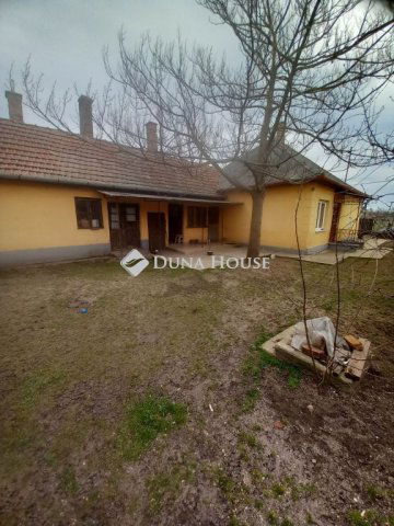 Eladó családi ház, Nagyhalászban, Czuczor Gergely utcában