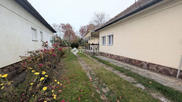 Eladó családi ház, Balatonbogláron 104.9 M Ft, 4 szobás