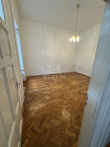 Eladó téglalakás, Budapesten, VI. kerületben 61.9 M Ft, 1 szobás