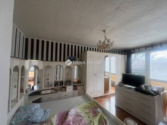 Eladó panellakás, Pécsett 40.9 M Ft, 2 szobás