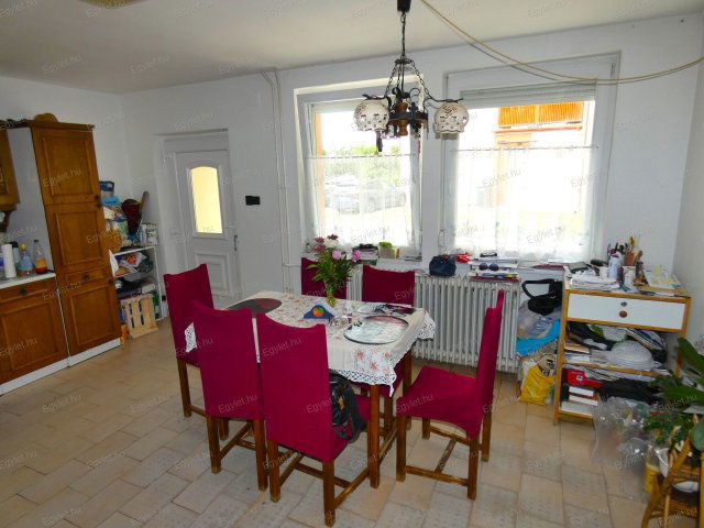 Eladó ikerház, Mogyoródon 99.99 M Ft, 7 szobás