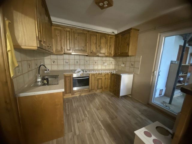 Eladó családi ház, Isaszegen 99.9 M Ft, 7 szobás