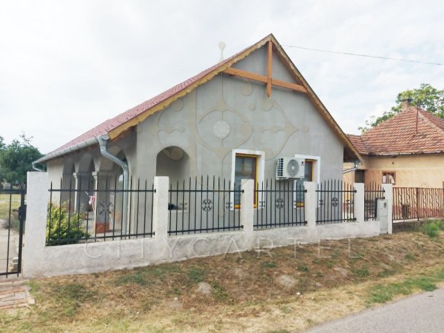 Eladó családi ház, Solton 42 M Ft, 1+1 szobás