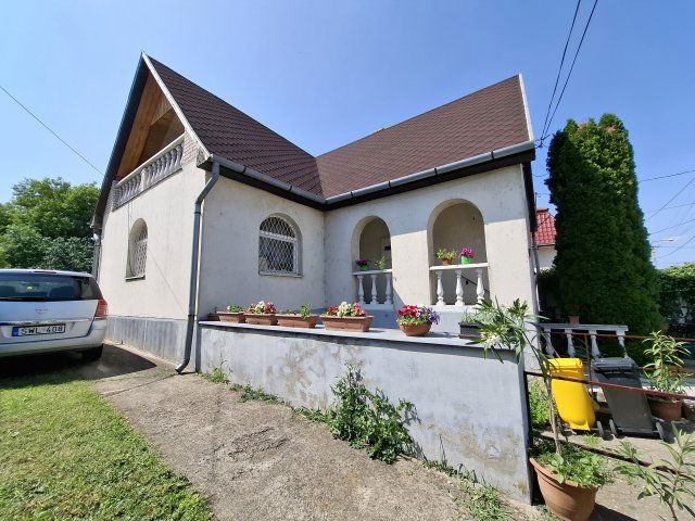 Eladó családi ház, Forrón 32.99 M Ft, 4+1 szobás