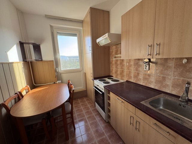 Eladó panellakás, Komlón 19.5 M Ft, 1+1 szobás