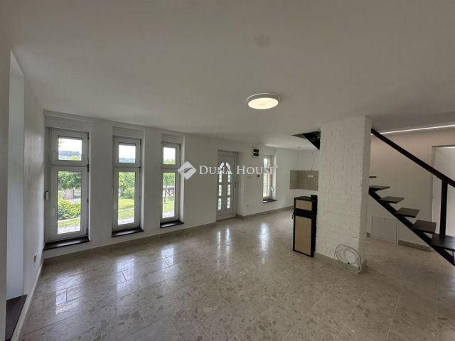 Eladó családi ház, Domonyban 74.9 M Ft, 4 szobás