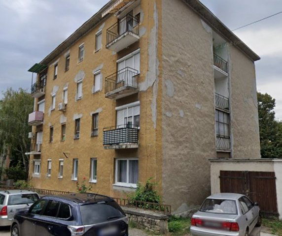 Eladó téglalakás, Esztergomban 30 M Ft, 1+1 szobás
