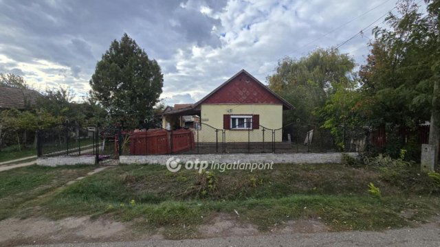 Eladó családi ház, Nádudvaron 15 M Ft, 2 szobás