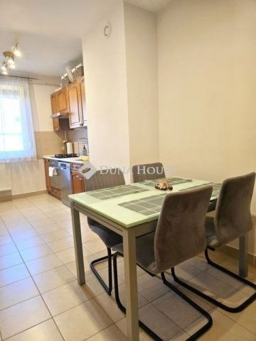 Eladó téglalakás, Pécsett 69.9 M Ft, 3 szobás