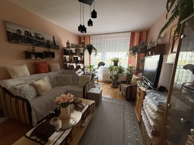 Eladó panellakás, Nyergesújfaluban 44.5 M Ft, 3 szobás