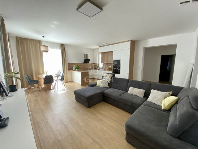 Eladó családi ház, Velencén 129.9 M Ft, 4 szobás