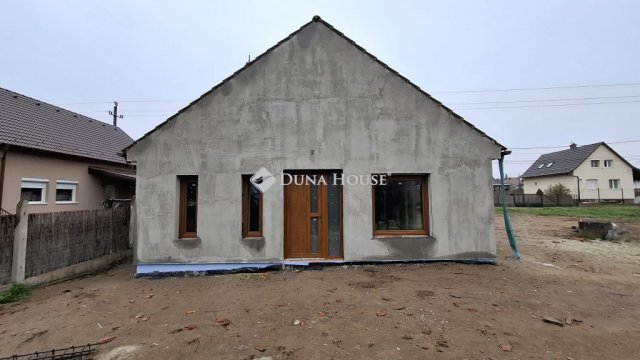 Eladó családi ház, Erdőkertesen 105 M Ft, 4 szobás