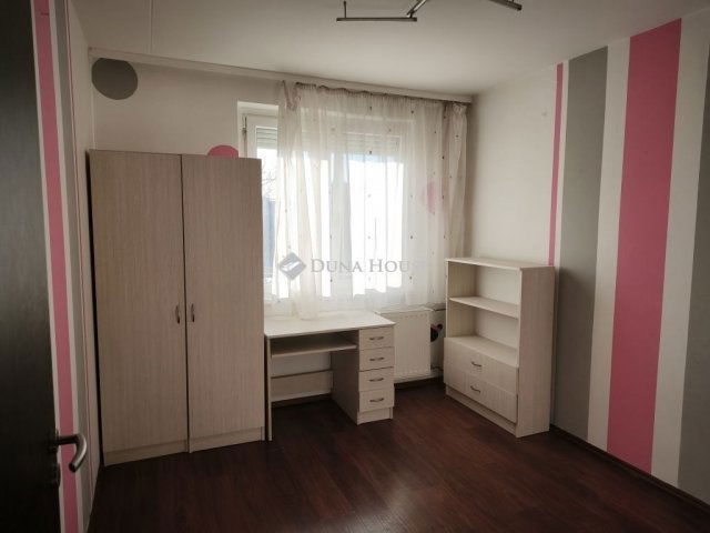 Eladó panellakás, Szombathelyen 41.99 M Ft, 3 szobás