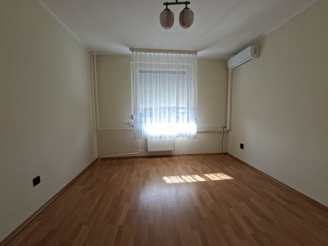 Eladó panellakás, Budapesten, III. kerületben 64.99 M Ft