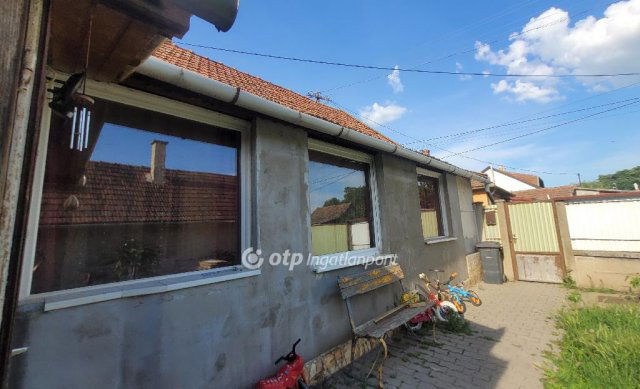 Eladó családi ház, Jászjákóhalmán 11.7 M Ft, 3 szobás