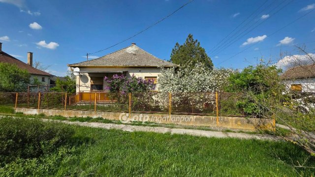 Eladó családi ház, Nádudvaron 31 M Ft, 2 szobás