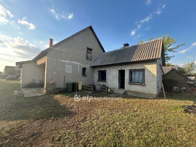 Eladó családi ház, Nádudvaron 26 M Ft, 3 szobás