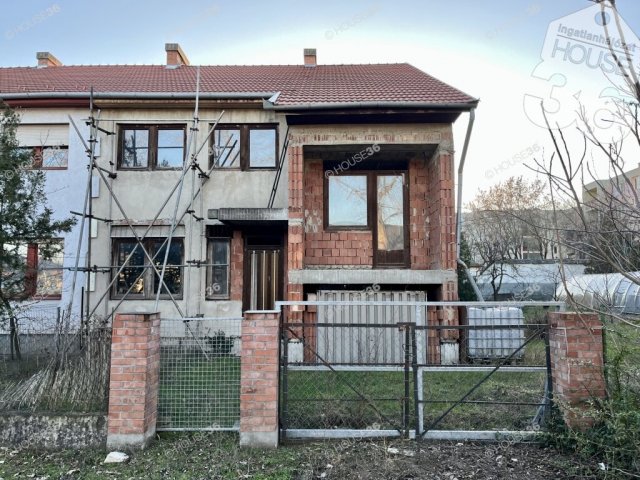 Eladó ikerház, Kecskeméten 87.9 M Ft, 5 szobás
