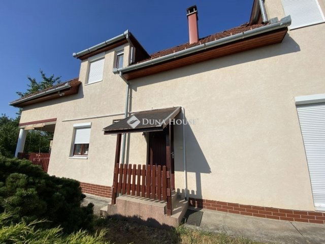 Eladó családi ház, Pécsett 107 M Ft, 5 szobás