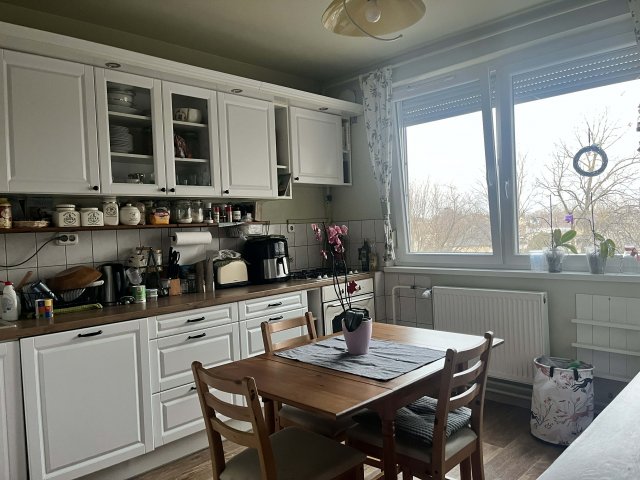 Eladó panellakás, Debrecenben 71.9 M Ft, 3 szobás