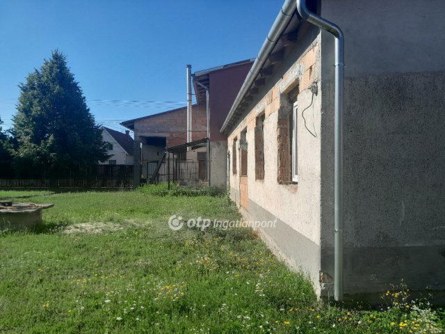 Eladó üzlethelyiség, Komáromban 132 M Ft / költözzbe.hu