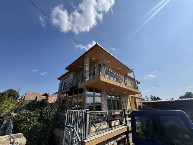 Eladó családi ház, Gödöllőn 350 M Ft, 6 szobás