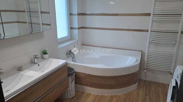 Eladó sorház, Baján 90.9 M Ft, 5 szobás / költözzbe.hu