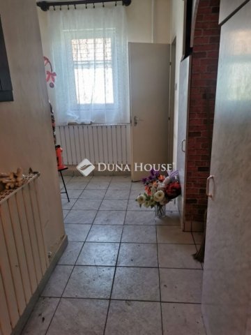 Eladó családi ház, Dunaalmáson 36 M Ft, 3 szobás
