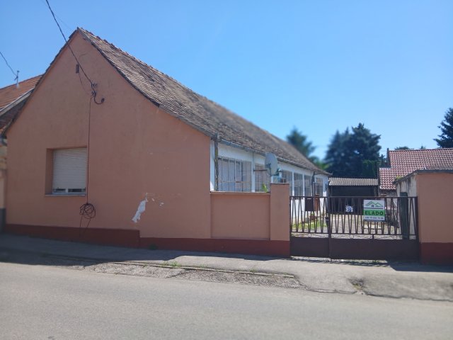 Eladó családi ház, Siklóson 21 M Ft, 4 szobás