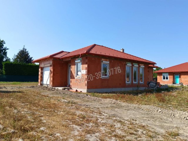 Eladó családi ház, Győrújfalun 100.8 M Ft, 4 szobás
