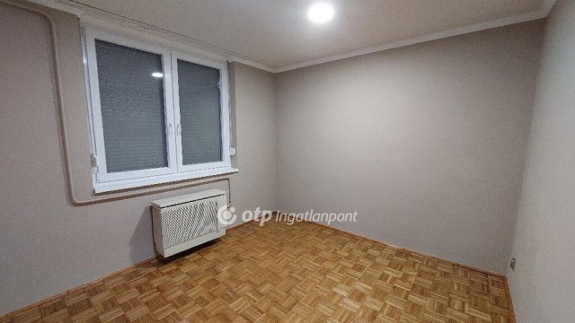 Eladó téglalakás, Kisújszálláson 32.5 M Ft, 2 szobás