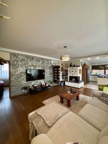 Eladó családi ház, Szadán 269 M Ft, 5 szobás