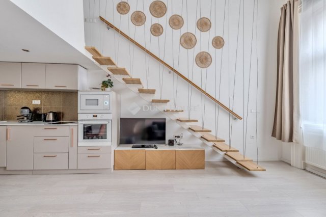 Eladó téglalakás, Budapesten, V. kerületben 169.9 M Ft, 3 szobás