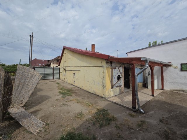Eladó családi ház, Kecskeméten 30 M Ft, 2 szobás