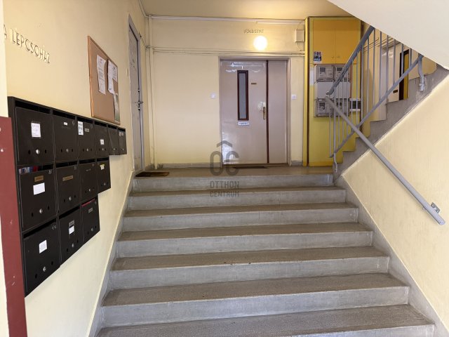 Kiadó panellakás, albérlet, Pécsett, Építők útján, 2 szobás