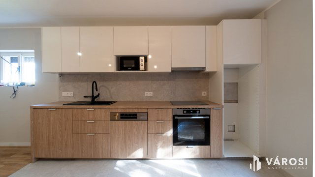 Eladó téglalakás, Siófokon 62 M Ft, 3 szobás