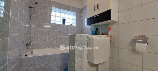 Eladó családi ház, Baracskán 98 M Ft, 6 szobás