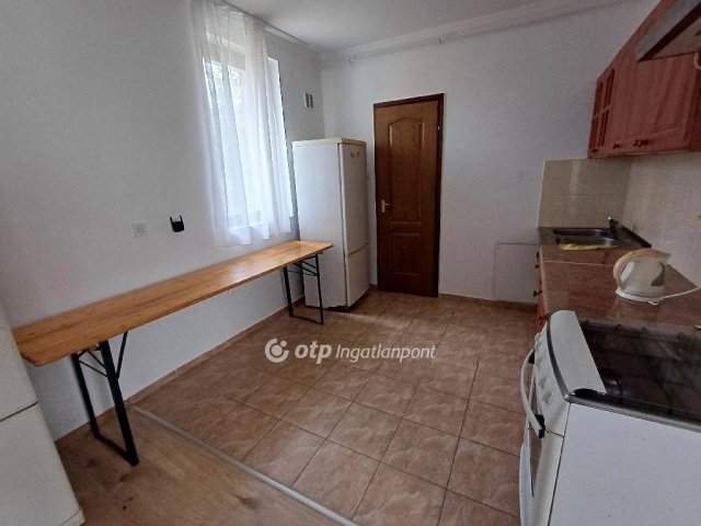 Kiadó családi ház, albérlet, Nyíregyházán 800 E Ft / hó