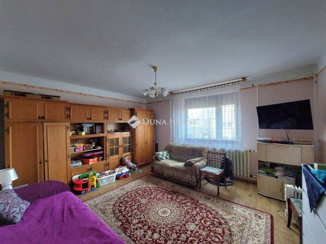 Eladó családi ház, Vértesbogláron 68.9 M Ft, 6 szobás