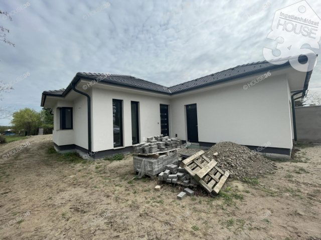 Eladó családi ház, Kecskeméten 132 M Ft, 5 szobás