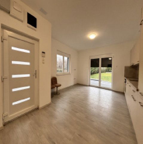 Eladó családi ház, Ikladon 89 M Ft, 6+2 szobás