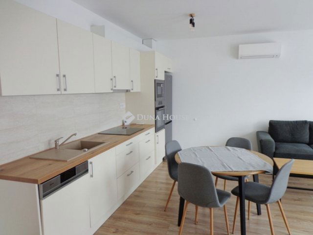 Kiadó téglalakás, albérlet, Vácon 290 E Ft / hó, 4 szobás