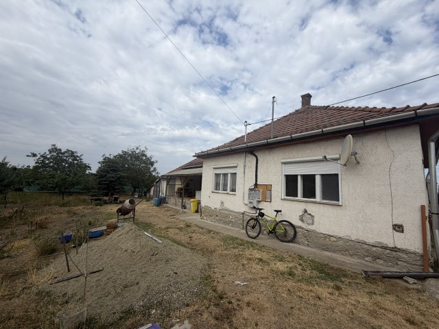Eladó családi ház, Verpeléten 22 M Ft, 4 szobás