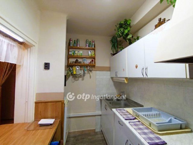 Eladó téglalakás, Gyöngyösön 42 M Ft, 2+2 szobás