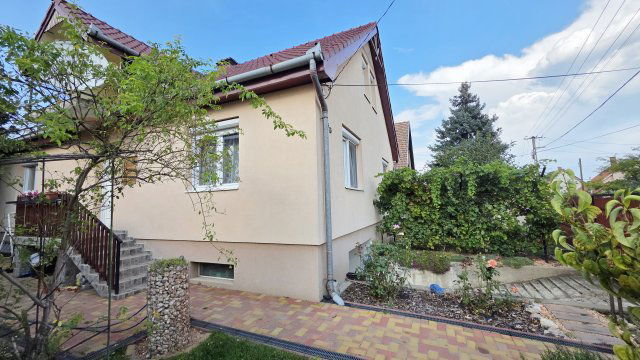 Eladó családi ház, Debrecenben 99 M Ft, 5 szobás