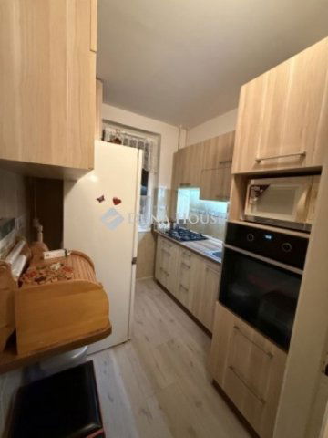 Eladó panellakás, Veszprémben 68.5 M Ft, 4 szobás