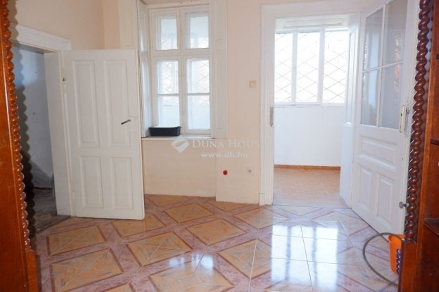 Eladó családi ház, Székesfehérvárott 69 M Ft, 4 szobás