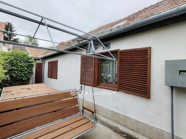 Eladó családi ház, Pécsett 38 M Ft, 3 szobás