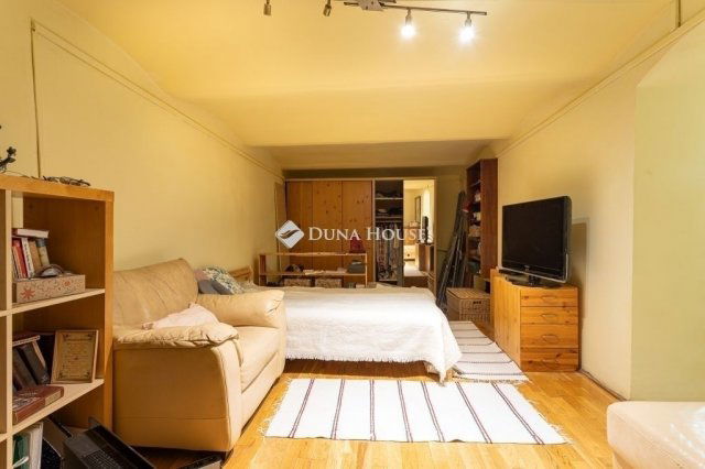 Eladó téglalakás, Budapesten, VI. kerületben 69 M Ft, 1 szobás