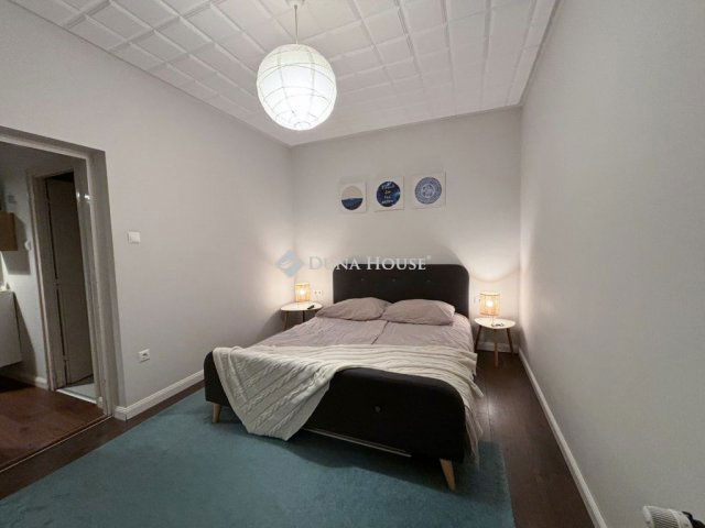 Eladó téglalakás, Siófokon 65 M Ft, 2 szobás